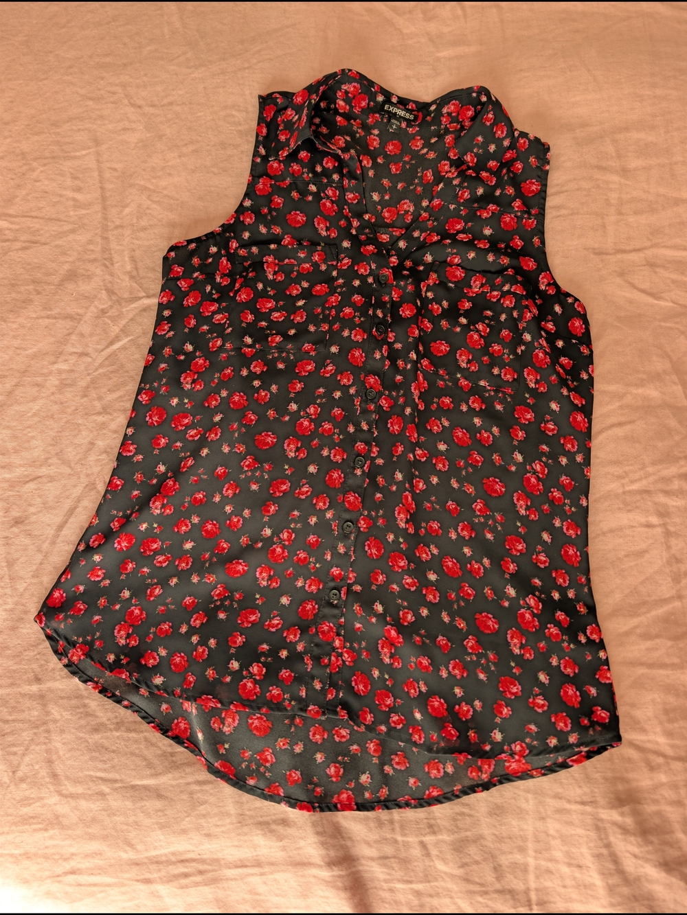 ​Express Black Red Rose Floral Sleeveless Portofino Blouse Button Up Size S EUC